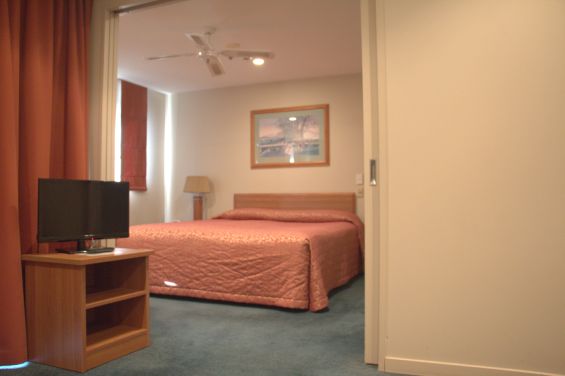 Family Queen queen-size bed